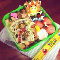 ONE PIECE 💀 Smiling Luffy through a mouthful of Bony chop!  Bento.  ONE PIECE💀骨つき肉大好き💕もぐもぐルフィ弁当